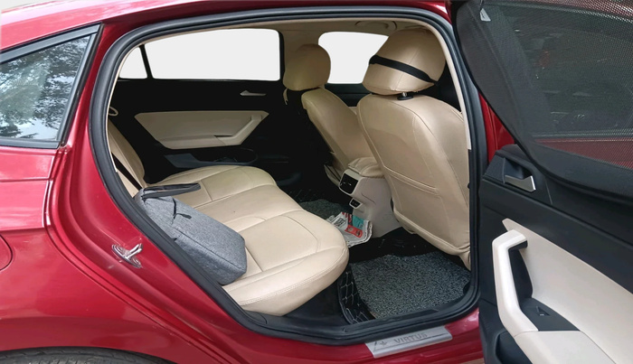 2022 Volkswagen VIRTUS HIGHLINE TSI 1.0 AT, Petrol, Automatic, 38,385 km, interior