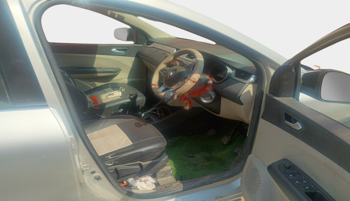 2022 Renault TRIBER RXZ, Petrol, Manual, 1,49,245 km, interior