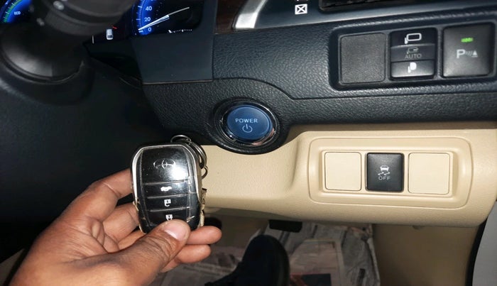 2016 Toyota Camry HYBRID, Hybrid, Automatic, 22,935 km, interior