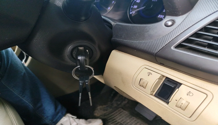 2012 Hyundai Verna FLUIDIC 1.6 VTVT SX, Petrol, Manual, 1,32,580 km, interior