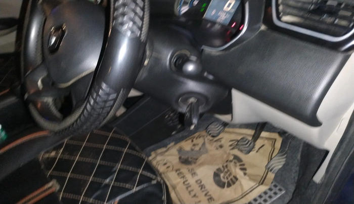 2019 Renault TRIBER RXL MT, Petrol, Manual, 65,561 km, interior