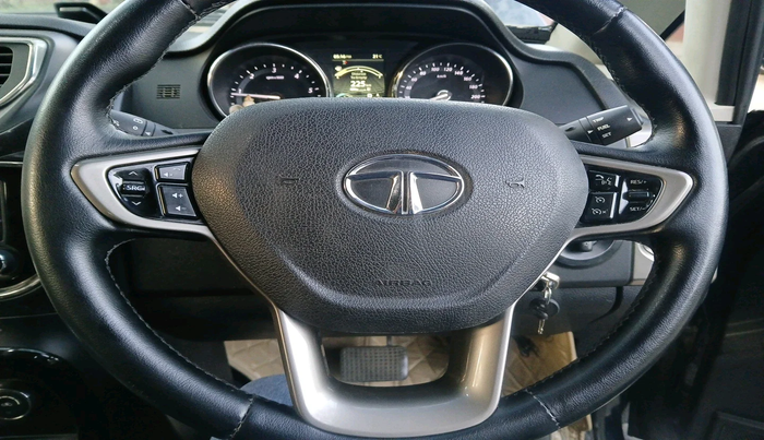 2017 Tata Hexa XTA 4X2 7 STR, Diesel, Automatic, 1,04,111 km, interior