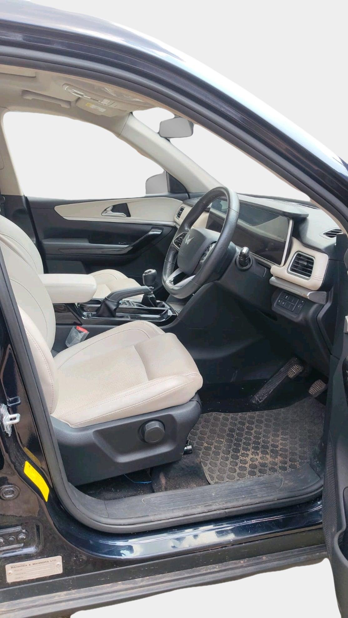 2023 Mahindra XUV700 AX 7 P MT 7 STR, Petrol, Manual, 13,009 km, interior