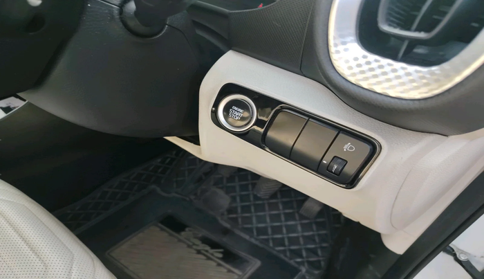 2020 KIA SONET HTX PLUS 1.5, Diesel, Manual, 92,528 km, interior