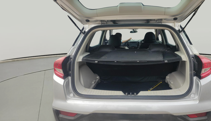 2022 Mahindra XUV300 W4 1.2 PETROL, Petrol, Manual, 32,109 km, exterior