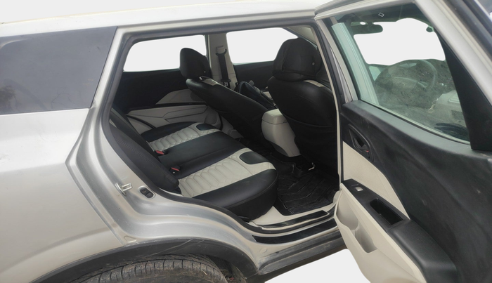2022 Mahindra XUV300 W4 1.2 PETROL, Petrol, Manual, 32,109 km, interior