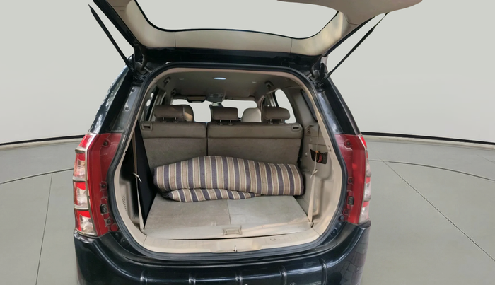 2017 Mahindra XUV500 W8 1.99, Diesel, Manual, 99,166 km, exterior