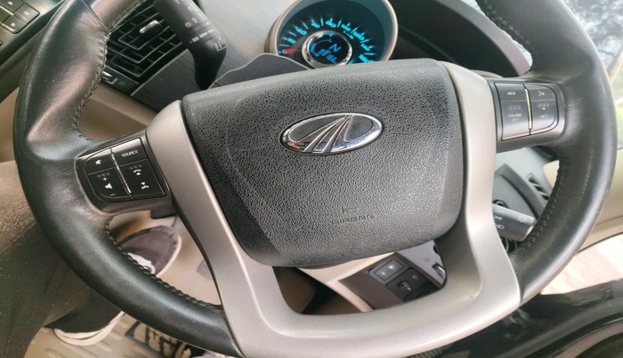 2017 Mahindra XUV500 W8 1.99, Diesel, Manual, 99,166 km, interior