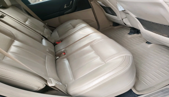 2017 Mahindra XUV500 W8 1.99, Diesel, Manual, 99,166 km, interior