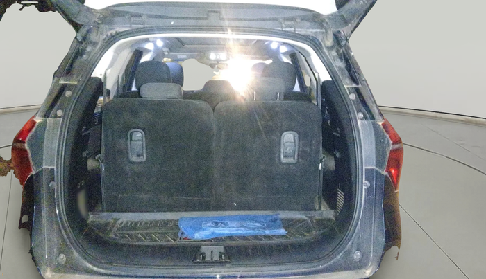 2022 Mahindra XUV700 AX 5 P MT 7 STR, Petrol, Manual, 37,565 km, exterior