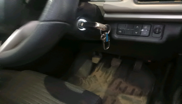 2022 Mahindra XUV700 AX 5 P MT 7 STR, Petrol, Manual, 37,565 km, interior