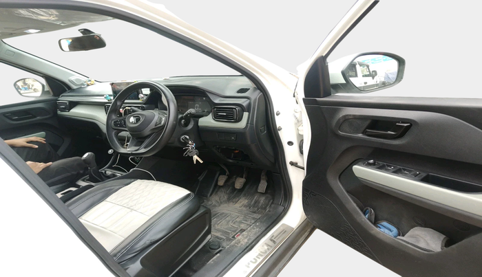 2024 Tata PUNCH ADVENTURE RHYTHM CNG, Petrol, Manual, 6,977 km, interior