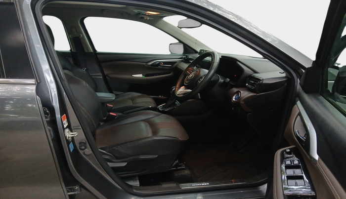 2022 Toyota URBAN CRUISER HYRYDER V HYBRID, Hybrid, Automatic, 18,848 km, interior