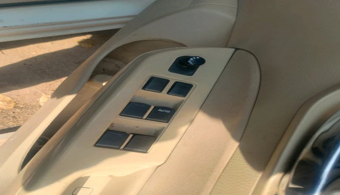 2013 Maruti Swift Dzire ZXI, CNG, Manual, 1,20,022 km, interior