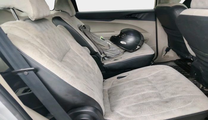 2018 Mahindra MARAZZO M2 7STR, Diesel, Manual, 80,533 km, interior