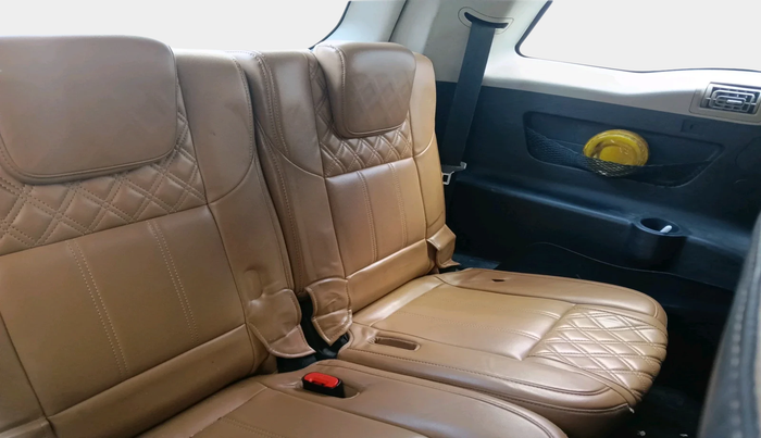 2018 Mahindra XUV500 W11 AT, Diesel, Automatic, 1,10,306 km, interior