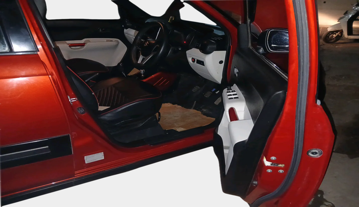 2017 Maruti IGNIS ALPHA 1.2 DUAL TONE, Petrol, Manual, 6,957 km, interior