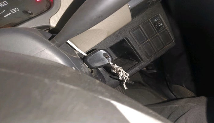 2013 Maruti Wagon R 1.0 LXI, Petrol, Manual, 1,07,489 km, interior