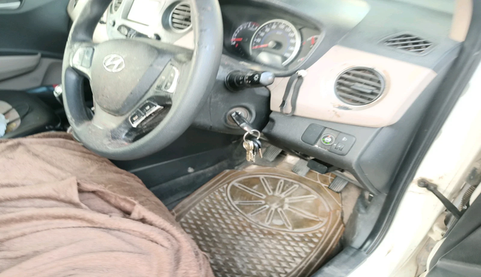 2017 Hyundai Grand i10 SPORTZ 1.2 KAPPA VTVT, Petrol, Manual, 1,81,463 km, interior