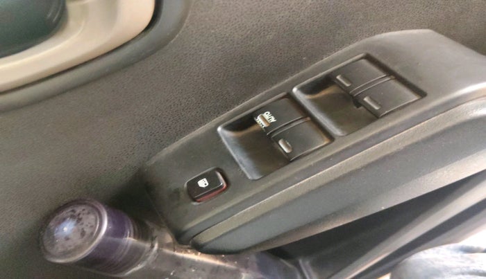 2011 Honda Jazz 1.2L I-VTEC BASE, Petrol, Manual, 1,61,208 km, interior