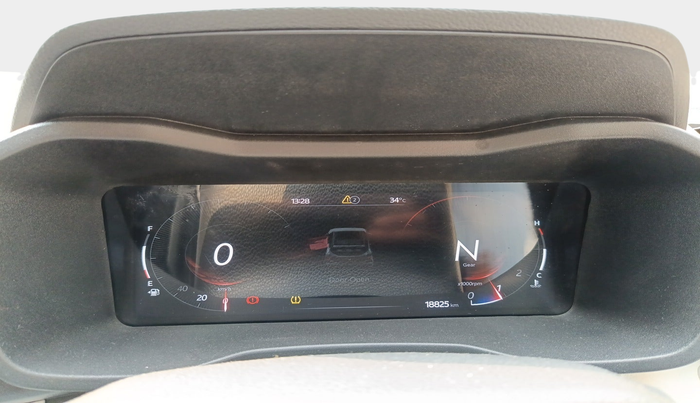 2024 Mahindra XUV 3XO AX5 1.2 L TCMPFi, Petrol, Manual, 18,825 km, interior