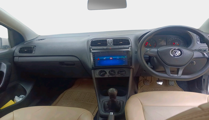 2015 Volkswagen Polo COMFORTLINE 1.2L, Petrol, Manual, 1,00,995 km, interior