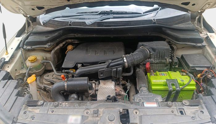 2020 Mahindra XUV300 W6 1.2 PETROL, Petrol, Manual, 1,52,521 km, exterior