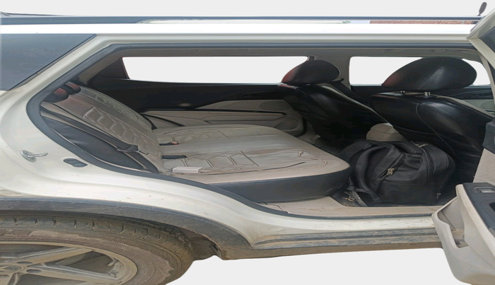 2020 Mahindra XUV300 W6 1.2 PETROL, Petrol, Manual, 1,52,521 km, interior