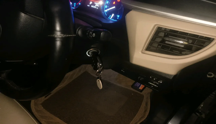 2014 Toyota Corolla Altis G AT PETROL, Petrol, Automatic, 84,246 km, interior