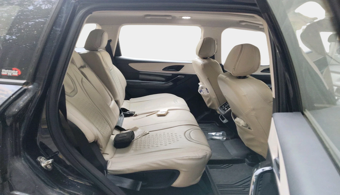 2022 Mahindra XUV700 AX 5 P MT 7 STR, Petrol, Manual, 50,114 km, interior