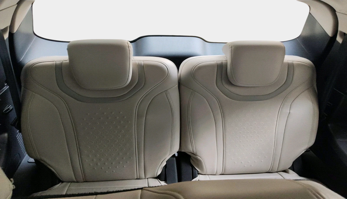 2022 Mahindra XUV700 AX 5 P MT 7 STR, Petrol, Manual, 50,114 km, interior