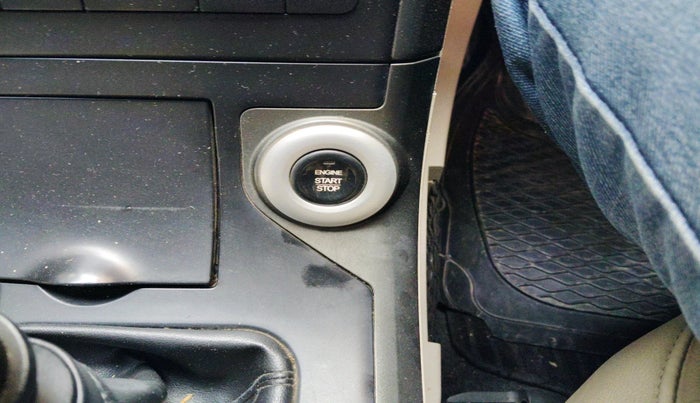 2016 Mahindra XUV500 W10 1.99, Diesel, Manual, 1,01,197 km, interior