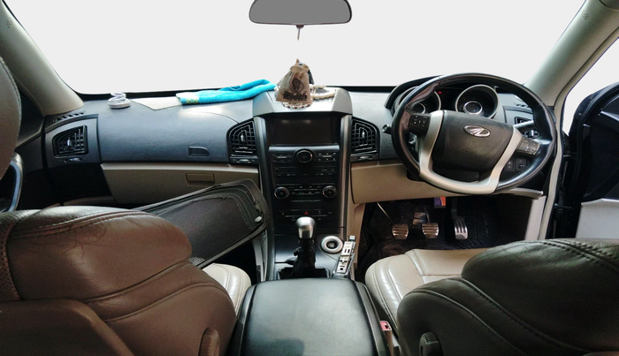 2016 Mahindra XUV500 W10 1.99, Diesel, Manual, 1,01,197 km, interior