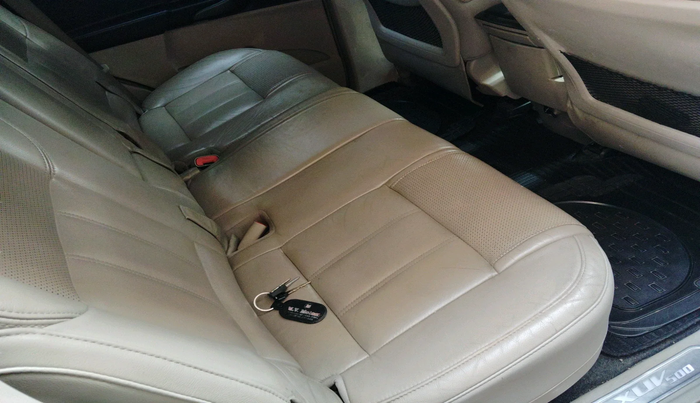 2016 Mahindra XUV500 W10 1.99, Diesel, Manual, 1,01,197 km, interior