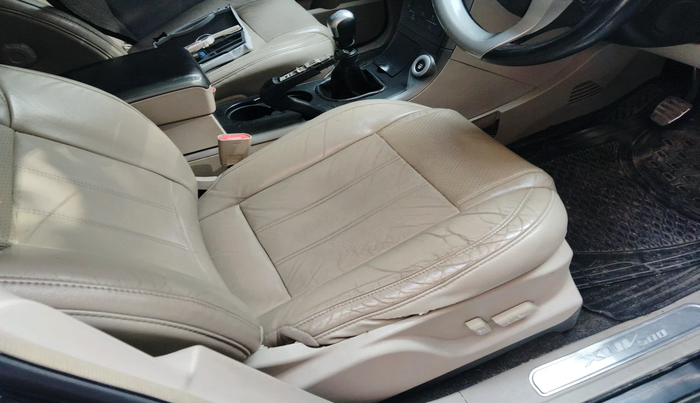 2016 Mahindra XUV500 W10 1.99, Diesel, Manual, 1,01,197 km, interior