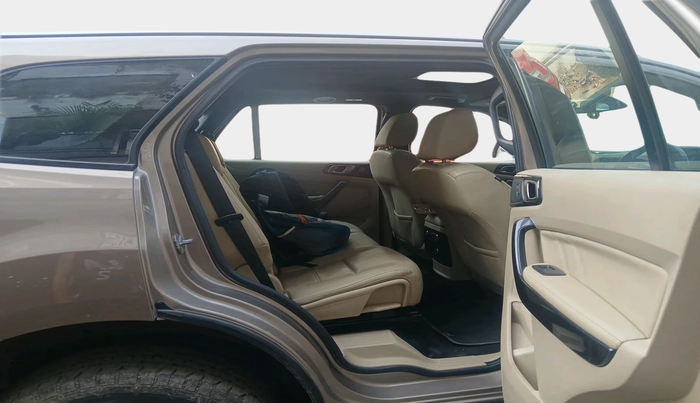 2019 Ford Endeavour TITANIUM PLUS 3.2 4X4 AT SUNROOF, Diesel, Automatic, 1,23,506 km, interior