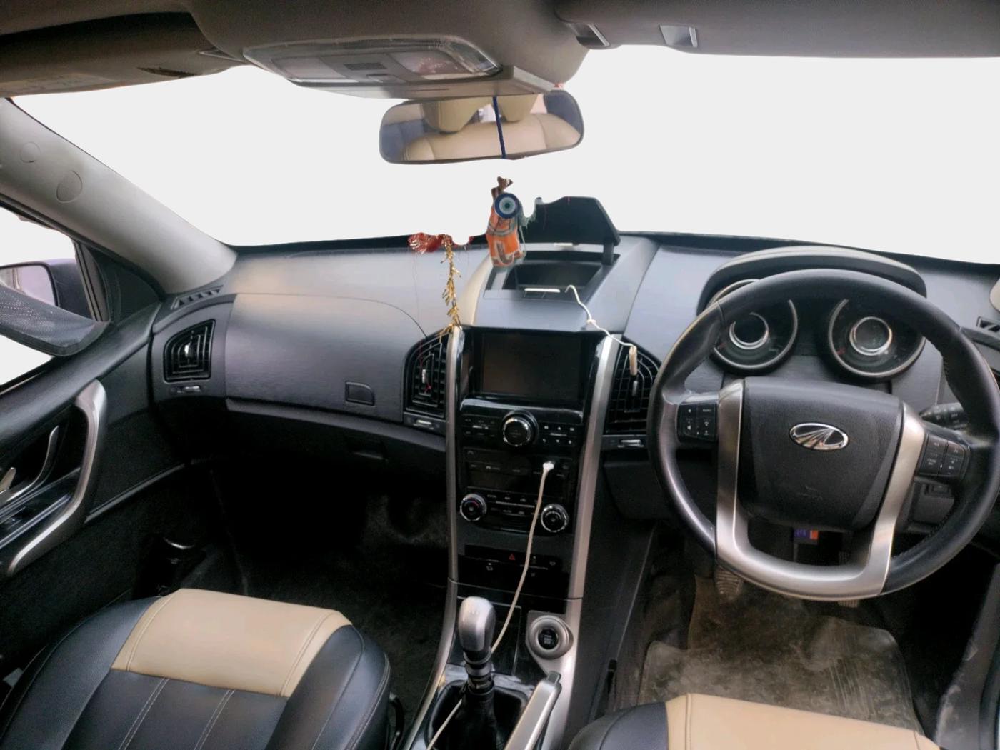 2019 Mahindra XUV500 W9, Diesel, Manual, 88,531 km, interior