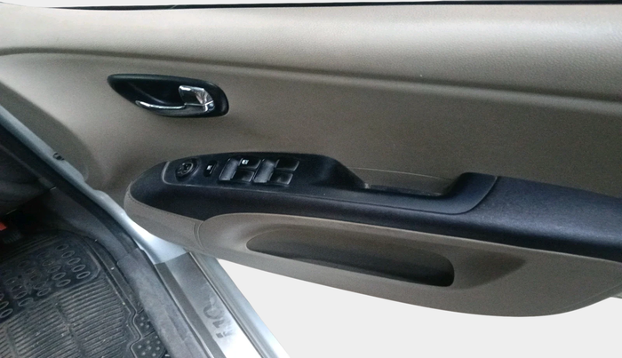 2011 Hyundai i10 MAGNA 1.2, Petrol, Manual, 76,609 km, interior