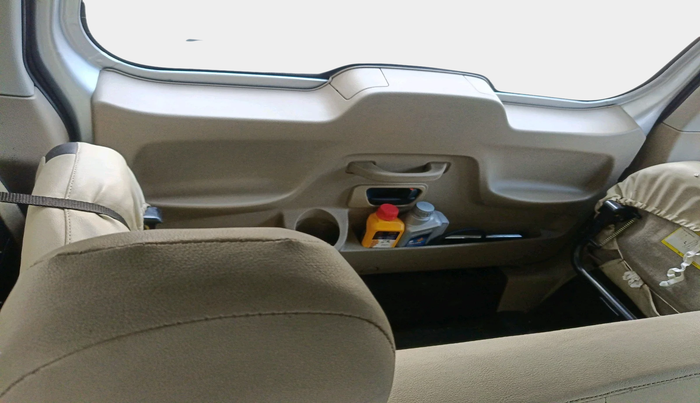 2016 Mahindra TUV300 T8, Diesel, Manual, 1,25,936 km, interior