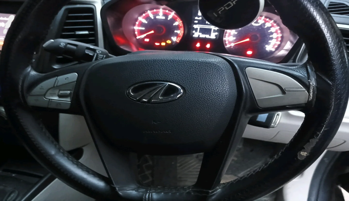 2020 Mahindra XUV300 W6 1.2 PETROL, Petrol, Manual, 32,978 km, interior