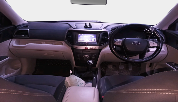 2020 Mahindra XUV300 W6 1.2 PETROL, Petrol, Manual, 32,978 km, interior