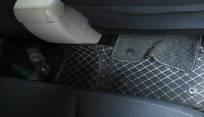 2020 Mahindra XUV300 W6 1.2 PETROL, Petrol, Manual, 32,978 km, interior