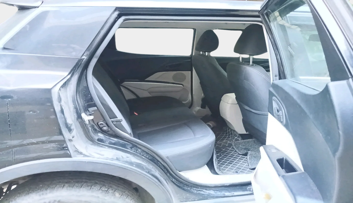 2020 Mahindra XUV300 W6 1.2 PETROL, Petrol, Manual, 32,978 km, interior