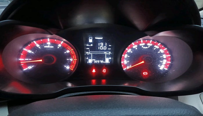 2020 Mahindra XUV300 W6 1.2 PETROL, Petrol, Manual, 32,978 km, interior