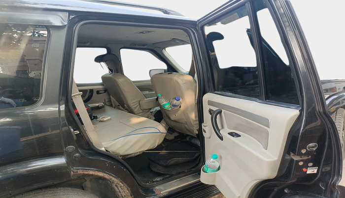 2017 Mahindra Scorpio S10 1.99 INTELLI-HYBRID, Diesel, Manual, 1,76,000 km, interior