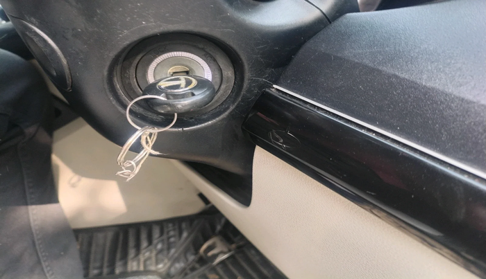 2023 Tata Safari XE, Diesel, Manual, 74,000 km, interior