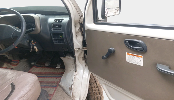 2013 Maruti Eeco 5 STR WITH A/C+HTR CNG, Petrol, Manual, 3,39,222 km, interior