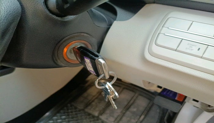 2019 Mahindra XUV300 W6 1.2 PETROL, Petrol, Manual, 68,424 km, interior