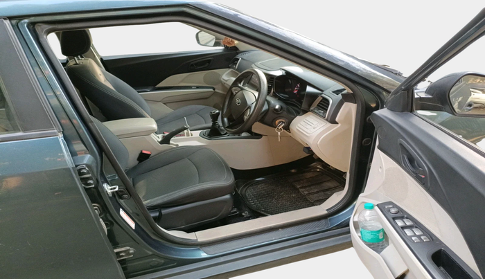 2019 Mahindra XUV300 W6 1.2 PETROL, Petrol, Manual, 68,424 km, interior