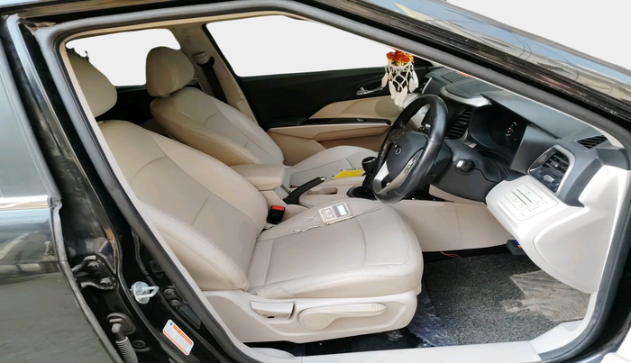 2021 Mahindra XUV300 W8 (O) 1.2 PETROL, Petrol, Manual, 66,721 km, interior